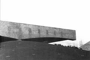 Viga, perfil do relevo e apoio1 [MONTANER, Josep M. Mendes da Rocha. Lisboa, Blau, 1996. p. 3]