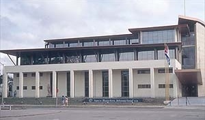 Jose A. Choy, Sede do Banco Financeiro Internacional, Havana, Cuba, 1999<br />Foto Roberto Segre 