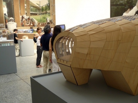 Pavilhão espanhol e as maquetes do concurso Solar Decathlon<br />Foto Flavio Coddou 