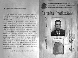 Carteira profissional de Giorgio Compagno, por ocasião de sua admissão na empresa<br />Foto Henrique Caruso 