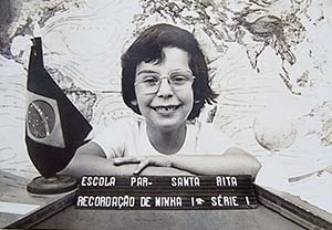 Aluna Luciana da Escola Parada 40 da fábrica Santa Rita – Ano letivo de 1.979, 1ª série, Professora Tia Rosa [cortesia da aluna (arquivo)]