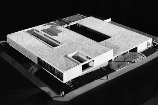 Edifício Senac, maquete, Marília. Arquiteto Oswaldo Corrêa Gonçalves<br />Foto divulgação 