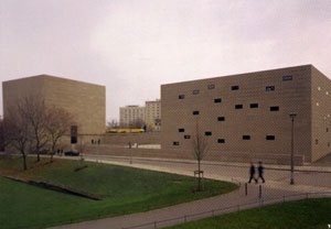Nova Sinagoga de Dresden, Alemanha, 2001. Wandel, Hoefer, Lorch e Hirsch. Vista geral.  [RICHARDSON, 2004, p.176]