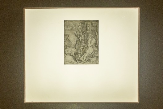 Negatoscópio com gravura “Melancolia I”, de Albrecht Dürer, peça da exposição “Melancolia 3”, de Marco do Valle<br />Foto divulgação 