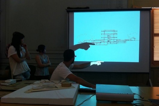 Oficina de Modelos, 21 de fevereiro, manhã, alunos apresentam o processo de trabalho<br />Foto Abilio Guerra 