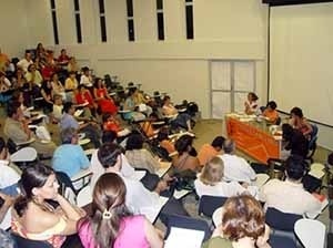 Mesa Redonda composta por Claúdia Loureiro, Sonia Marques, Ruth Verde Zein, Silke Kapp e Fernanda Magalhães