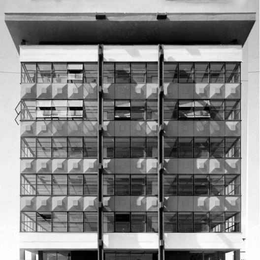 Edifício sede da Secretaria Municipal de Obras e Viação — Smov, Moacyr Moojen Marques, João José Vallandro e Léo Ferreira da Silva, 1966–1970, fachada norte<br />Foto Moacyr Moojen Marques  [Acervo FAM Propar]