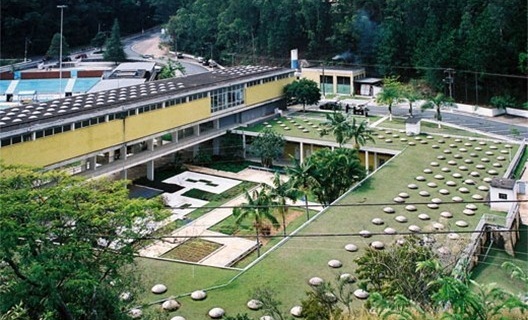 Balneário de Aguas de Lindóia, arquiteto Oswaldo Bratke<br />Foto Fernando Stankuns  [Wikimedia Commons]