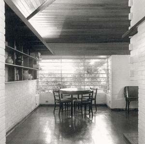 Residência J. B. Vilanova Artigas, 1942.  <br />Foto Nelson Kon.  [ARTIGAS, João Batista Vilanova. Vilanova Artigas: arquitetos brasileiros]