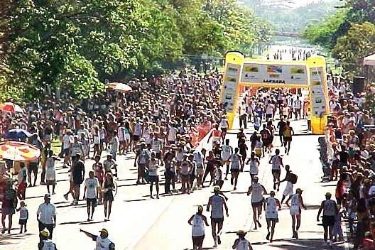 Lazer na Pista, Parque do Flamengo, Rio de Janeiro: som da multidão<br />Foto P A Rheingantz 