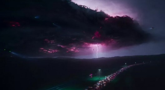 Engarrafamento causado por fuga da população devido a nuvem tóxica, filme Ruído branco, direção de Noah Baumbach, 2022<br />Foto divulgação  [Netflix]