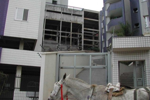 “Amnésias Topográficas”, instalação teatral, Belo Horizonte, 2004-2005. Arquitetos Carlos Teixeira e Louize Ganz