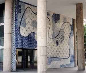 Painel Estrelas-do-mar e peixes – 1942 – 990x 1510 – Portinari [www.ceramicanorio.com/paineis.html]