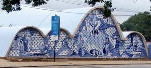 Fachada Frontal Igreja de São Francisco – Pampulha – Belo Horizonte – 1944<br />Foto Renato Wandek  [www.ceramicanorio.com/paineis.html]