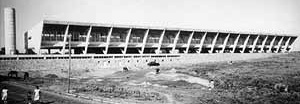 Colégio Brasil-Paraguai, Assunção, Paraguai, 1952 [BONDUKI, Nabil. Affonso Eduardo Reidy. Editorial Blau / Instituto Bardi, Porto / São Paulo]