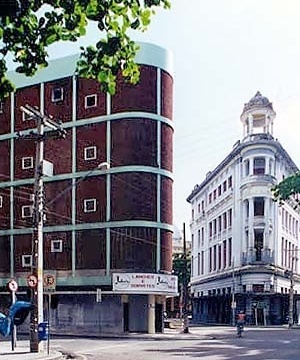 Ângulo da Rua Dona Maria César (esquerda) e Rua do Bom Jesus (direita)