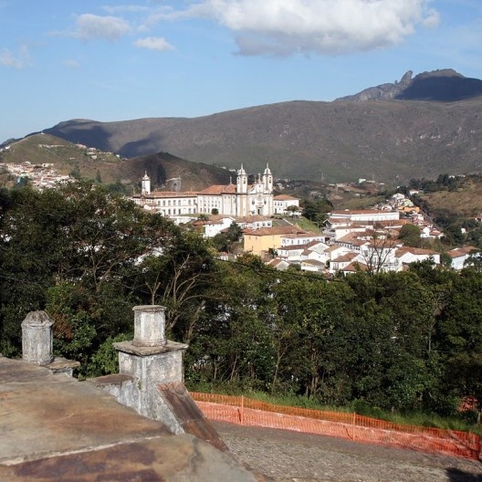 Vista geral da cidade com igreja Nossa Senhora do Carmo ao centro, Ouro Preto MG<br />Foto Abilio Guerra 