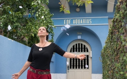 Sonia Braga em cena de Aquarius, filme de Kleber Mendonça Filho<br />Foto divulgação 