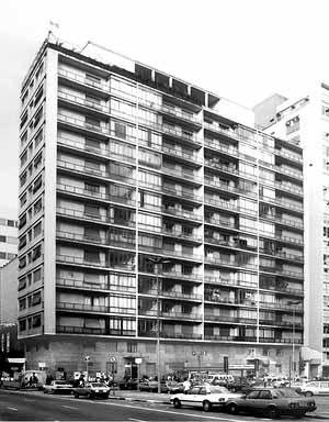Edifícios Chipre e Gibraltar e Cinema<br />Foto Nelson Kon  [Óculum, n. 3, Campinas, 1993]