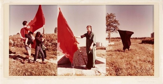 Parangolé–Encuentros de Pamplona, Helio Oiticica e Leandro Katz, 1972<br />Foto divulgação  [Museo Reina Sofia]