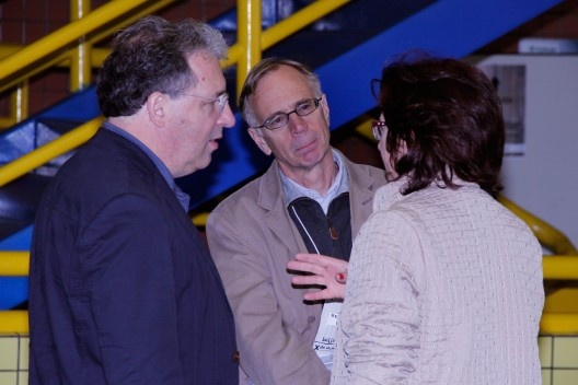 David Leatherbarrow, também conferencista no evento, Réjean Legault e Ruth Verde Zein, no intervalo das conferências<br />Foto Michelle Schneider 