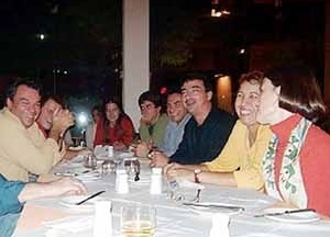 Reunião após lançamentos de livros no dia 7/10/02<br />Foto Hugo Segawa 