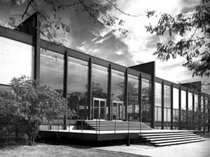 Crown Hall, Mies van der Rohe, Chicago, 1950-56 [Mies in America, Phyllis Lambert, ed., Canadian Center for Architecture e Whitney Museum o]