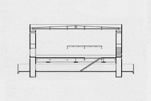 Loja Forma, corte longitudinal, São Paulo, 1987. Arquiteto Paulo Mendes da Rocha<br />Imagem divulgação  [PIÑÓN, Helio. Paulo Mendes da Rocha. São Paulo, Romano Guerra Editora, 2002]