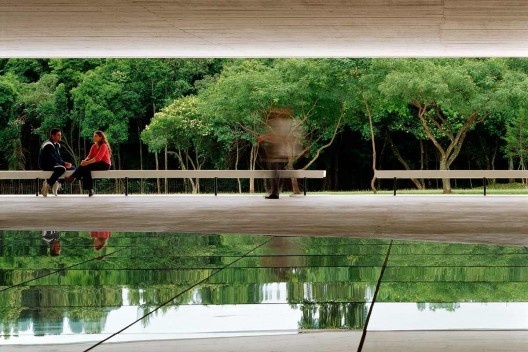 Museu Oscar Niemeyer, Curitiba. Arquiteto Oscar Niemeyer<br />Foto Nelson Kon 