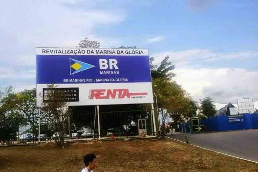 Placa da empresa responsável pela revitalização da marina do Parque do Flamengo<br />Foto divulgação  [Acervo Sonia Rabello]