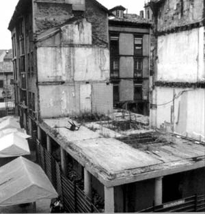 Conjunto El Fontan, antes da revitalização, Oviedo [Informe publicitário, Ayuntamiento de Oviedo, 1999]