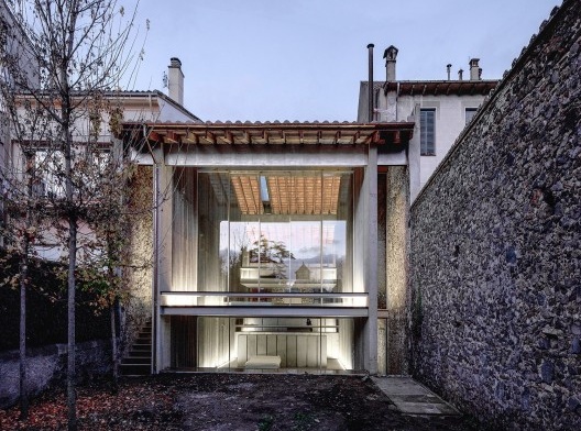 Row House 2012 Olot, Girona, Spain<br />Fotografía Hisao Suzuki  [Website Pritzker Prize]