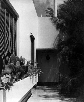 Entrada Residência Rua Santa Cruz, São Paulo, 1928 [Acervo Família Warchavchik]