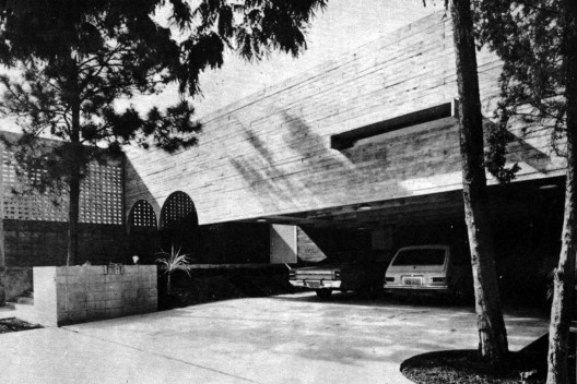 Residência Paulo Bittencourt Filho, São Paulo, 1973. Arquiteto Ruy Ohtake <br />Foto José Moscardi  [GUERRA, Abilio; ROMANO, Silvana. <i>Ruy Ohtake, arquiteto</i>. São Paulo, Romano Guerra, 2]