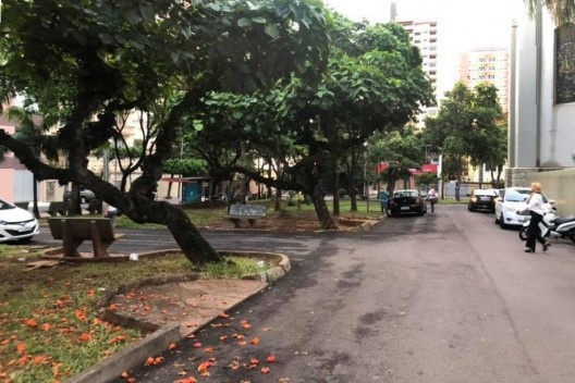 Arredores da Catedral de São Sebastião, Presidente Prudente SP, situação atual<br />Foto Angelica Benatti Alvim 