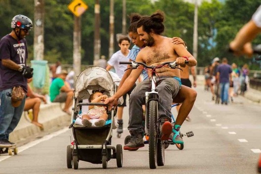 Elevado Presidente João Goulart, o Minhocão, praia de paulistano<br />Foto Adriano Choque 
