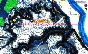 3. Planta topográfica do platô onde foi erguida a cidade da Parahyba. (O círculo amarelo indica o local onde a cidade foi implantada)  [Criação nossa sobre planta digital elaborada no Departamento de Geografia da UFPB, em 2003]