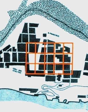 7. Comparação entre a área necessária à cidade da Parahyba (trama laranja), no caso de um traçado quadriculado, e a área, nos anos 1580, do bairro de Salvador que continha o Terreiro de Jesus [Desenho nosso sobre planta inserida em Evolução física de Salvador (UFBA-FA-CEAB, Salvador]