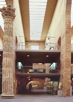 Museu de Arte Romana, Mérida. Salas laterais vistas da nave principal