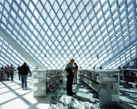 Biblioteca Pública, interior, Seattle. Rem Koolhaas / OMA, 2004<br />Foto Philippe Ruault  [Image courtesy of the Office for Metropolitan Architecture (OMA)]