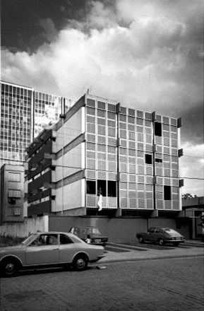 Edifício FAM, Porto Alegre, Carlos M. Fayet, Cláudio L. G. Araújo, Moacyr M. Marques, 1964/67 [Edifício FAM, Porto Alegre, Carlos M. Fayet, Cláudio L. G. Araújo, Moacyr M. Marques, 1964]
