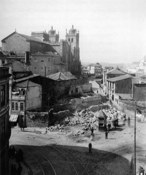 Fig. 15 - Vista da Sé, antiga Porta de Vandoma, processo de demolições, 1939 [Arquivo Histórico Municipal do Porto – Casa do Infante]