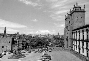 Fig. 16 - Vista do terreiro da Sé, com o Edifício da Câmara Municipal ao centro/direita da imagem