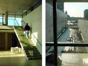 O hall entre os dois volumes principais do edifício dá acesso ao mezzanino e se abre ao pátio externo<br />Fotos de Zeuler Lima 
