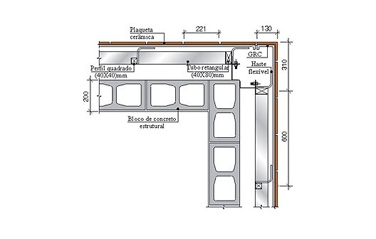 Detalhe de esquina de dois painéis de GRC tipo stud frame com revestimento cerâmico incorporado