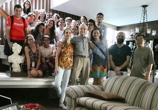 III SAMA, participantes reunidos na Residência do arquiteto Alcyr Meira durante a realização do SAMATUR<br />Foto divulgação  [LAHCA/UFPA]