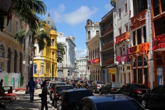 A cidade de espaços: a arquitetura que configura o espaço público e estimula o uso e a apropriação <br />Foto Roberto Ghione 