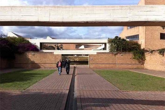 Biblioteca Virgilio Barco, Bogotá. Arquitecto Rogelio Salmona<br />Foto Abilio Guerra 