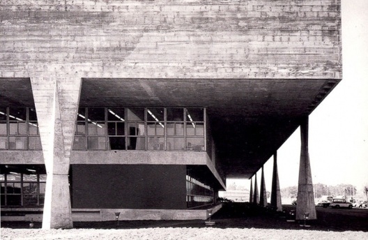 FAU-USP, V. Artigas e C. Cascaldi, 1962-68, São Paulo [FERRAZ, 105]