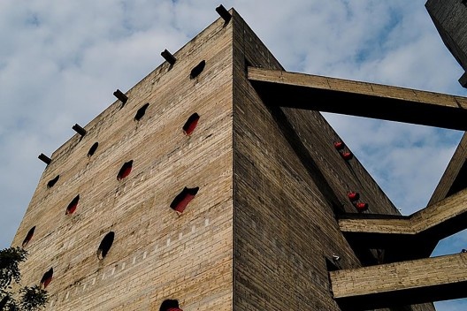 Sesc Pompéia, São Paulo SP. Arquiteta Lina Bo Bardi<br />Foto Paulisson Miúra, 28 dez. 2012  [Wikimedia Commons]